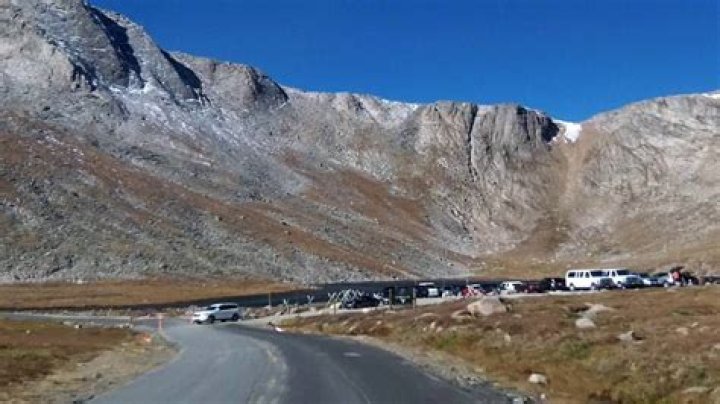 Can you drive up mount evans?