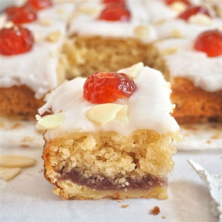 Do cherry bakewells have marzipan?
