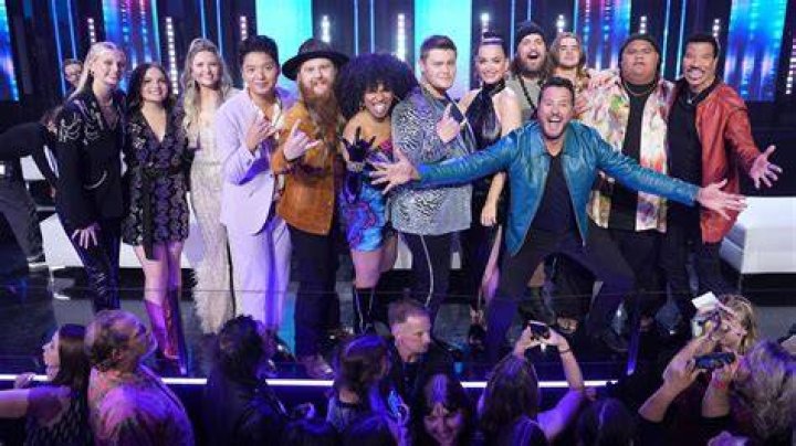 Does dillon make it on american idol?