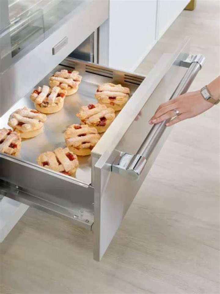 Does oven sit on warming drawer?