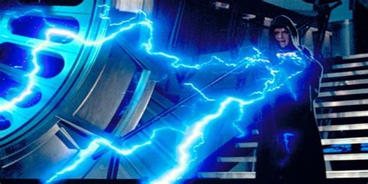 Does snoke have force lightning?