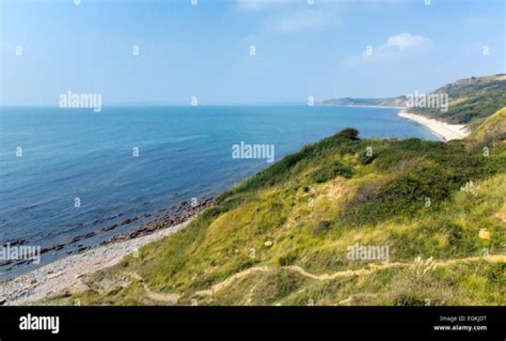 Is osmington bay sandy?
