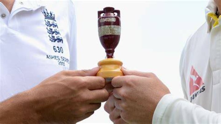 What does the ashes urn say?