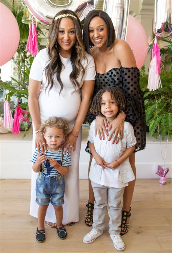 Where does tamera housley live?