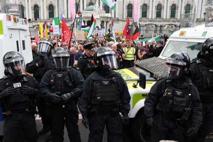 Why riots in belfast?