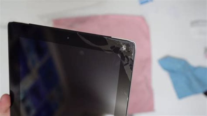 Will a screen protector help a cracked screen?